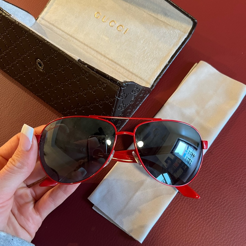 Gucci aviator sunglasses red